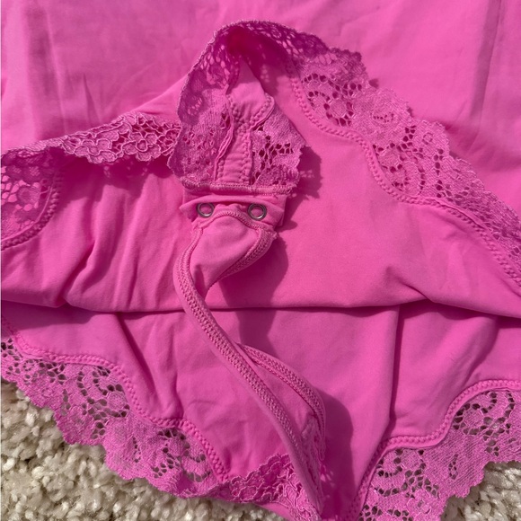 RARE SKIMS Fits Everybody Lace Bodysuit Valentine’s Collection - Picture 7 of 7